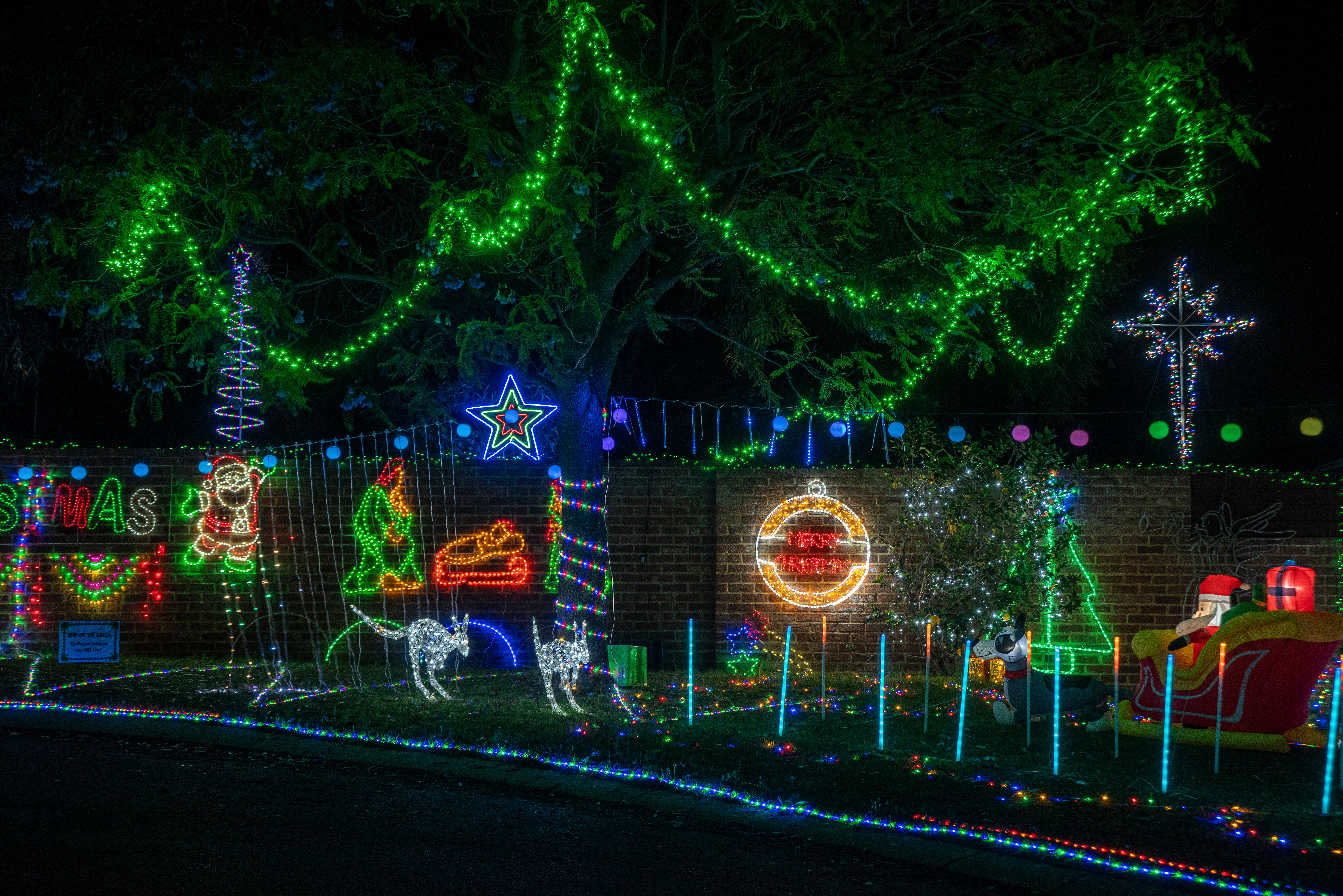 Christmas string lights as an example of all LEDs turning on together